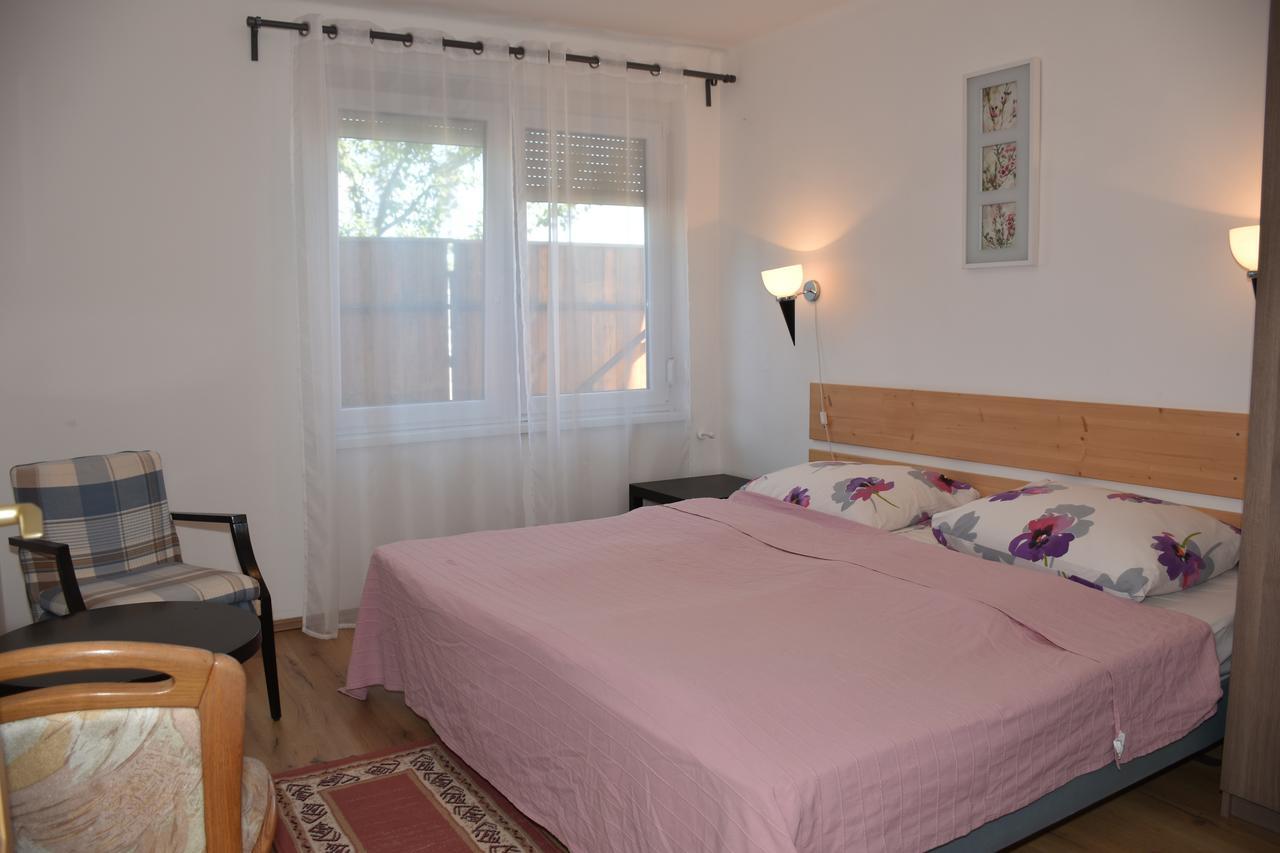 Lenart House 1 Villa Сиофок Екстериор снимка